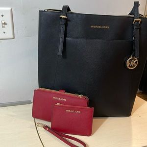 Michael Kors Black leather business bag with red wallet and credit card case